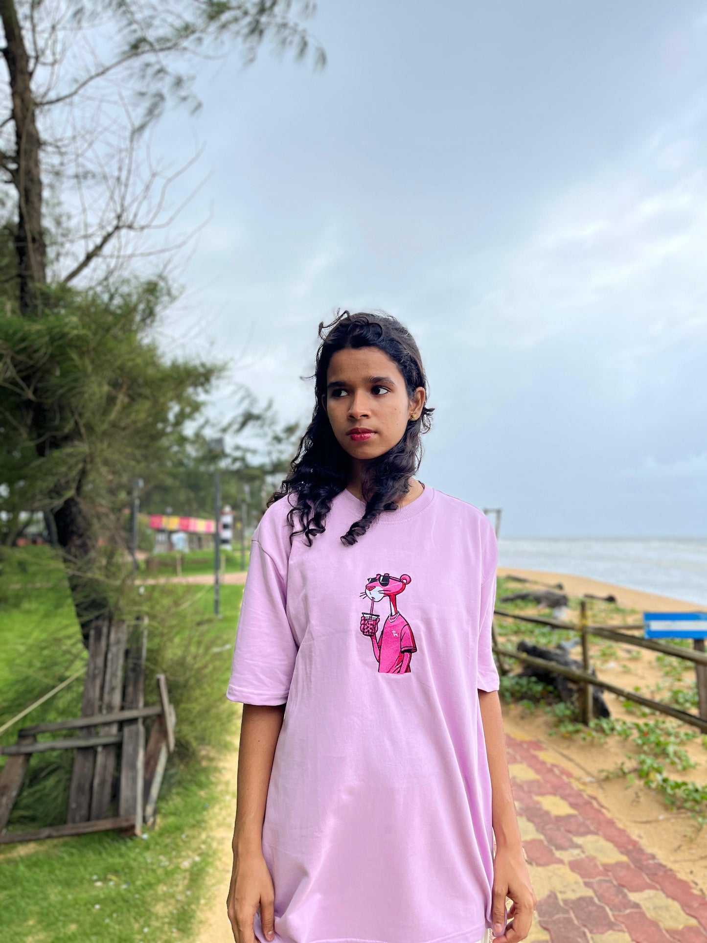 Levender colour pink panther embroidery oversized unisex t-shirt